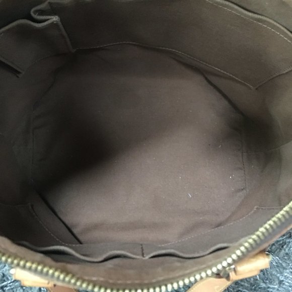 Gorgeous Louis Vuitton Palermo/Crossbody in Monogram - Picture 5 of 9